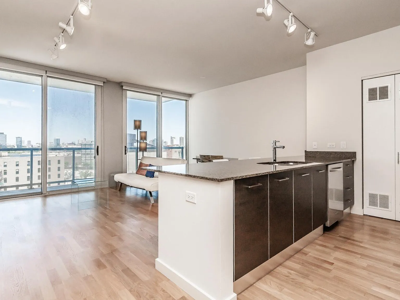2 bed, 1267 sqft, $3,900 — Photo 2