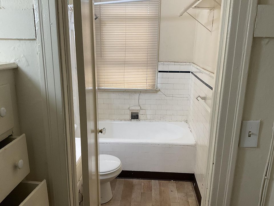 1st image of 202 N Alexandria Ave #4