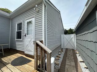 75 Hammond Ln, Centereach, NY 11720