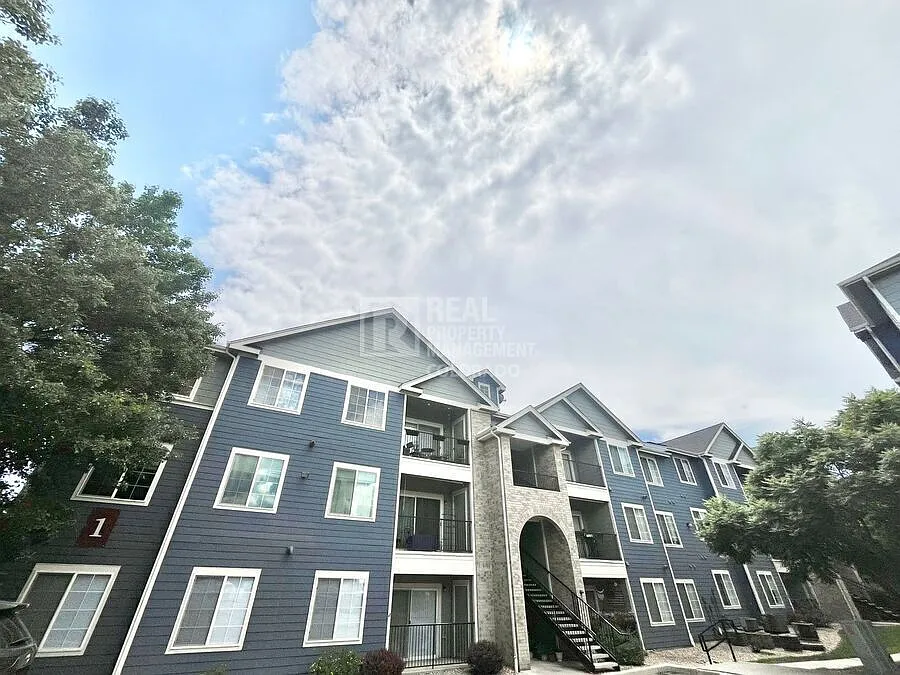 Spacious 3-Bed, 2-Bath Condo for rent with garage in Marston, Denver — Photo 1