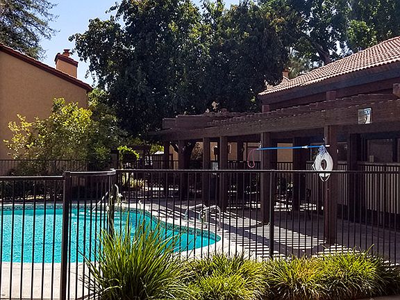 5th image of 1550 W Ashlan Ave APT 226