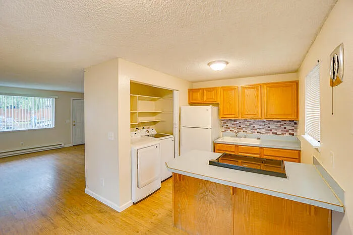 2915 E 33rd St #2915 — Photo 5