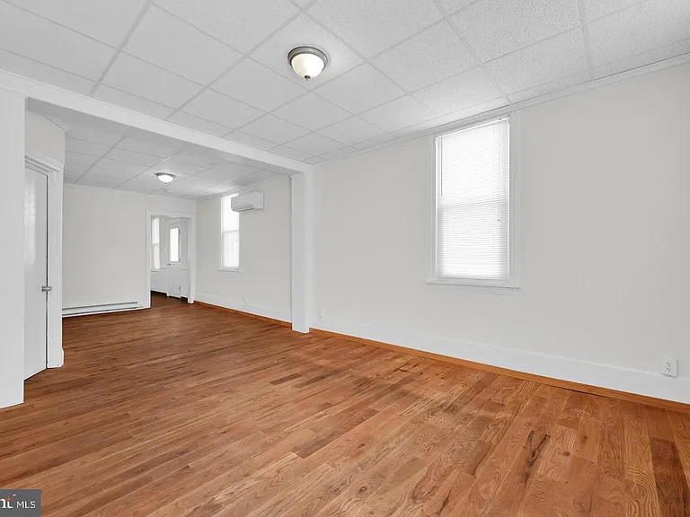 129 N Railroad St — Photo 4