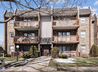 3716 215th St APT 201, Matteson, IL 60443
