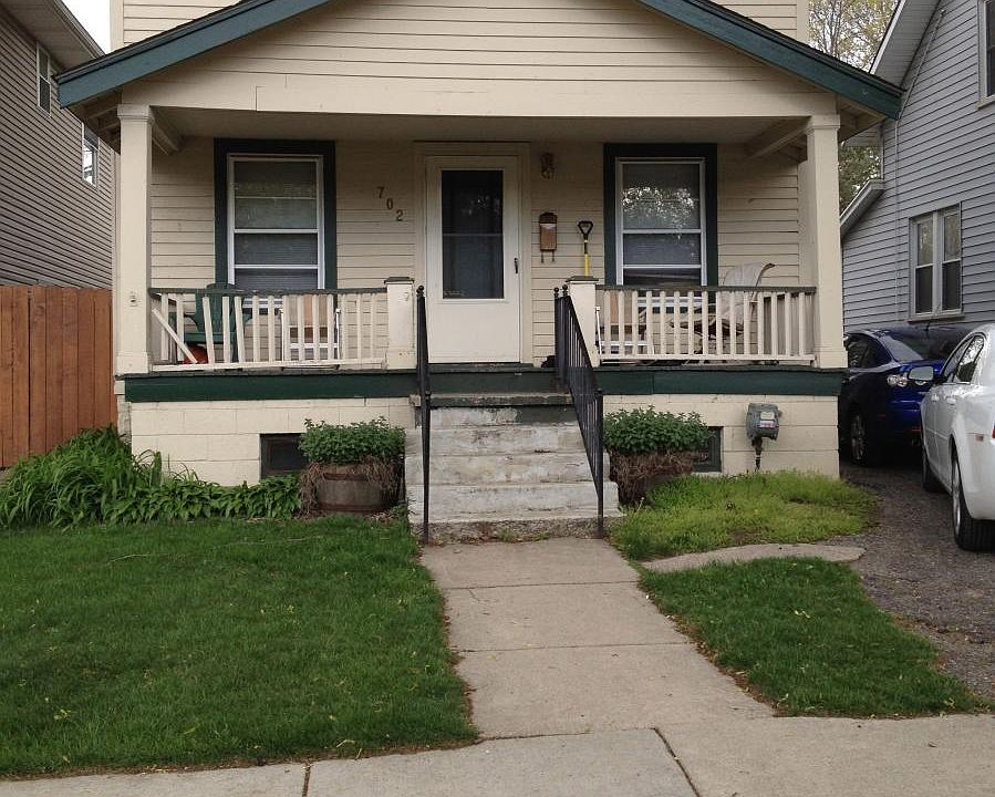 1st image of 702 Forest Ave