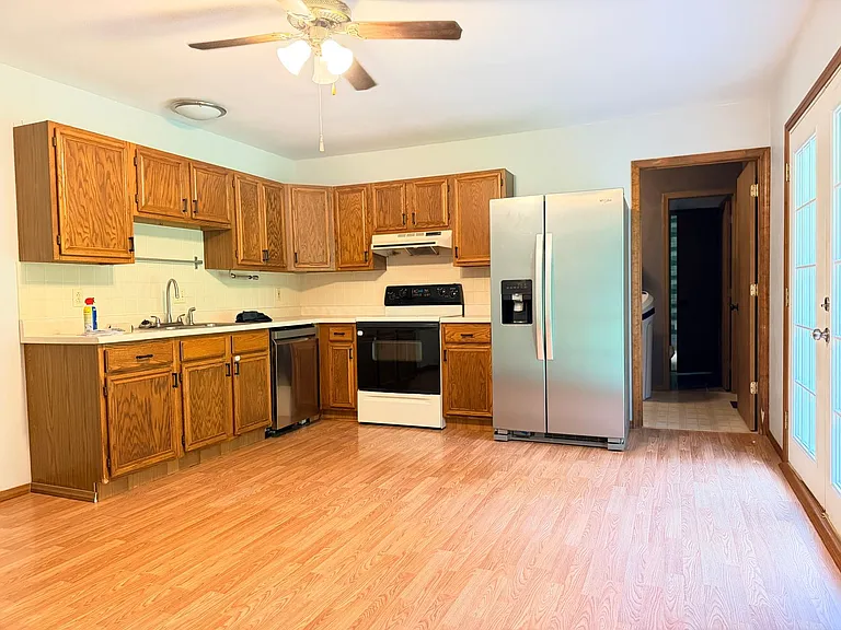 2622 Camelot Ct — Photo 3