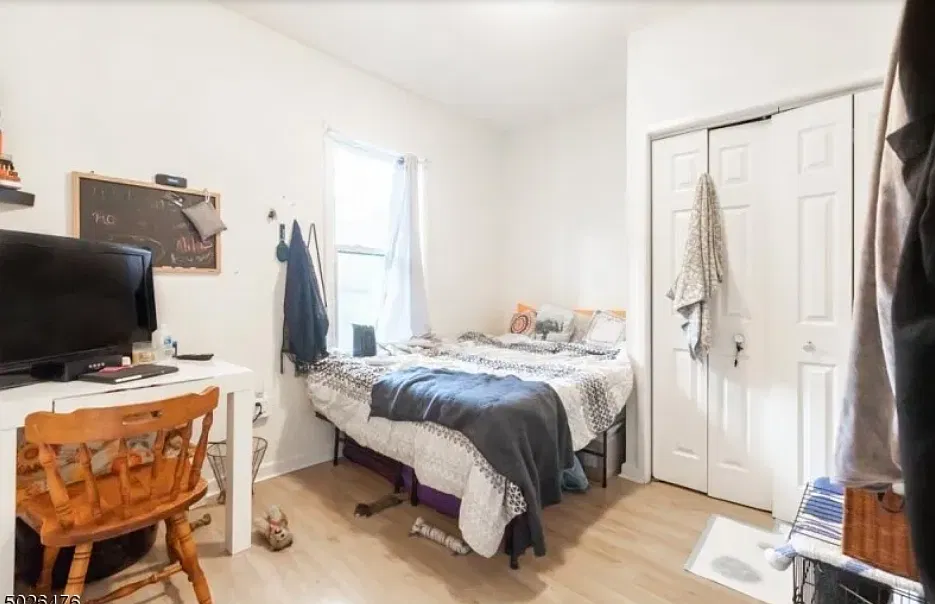 3 bed, 850 sqft, $1,700 — Photo 1