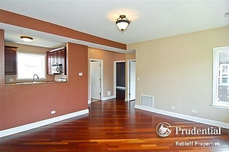 3rd image of 4648 N Saint Louis Ave APT 3B