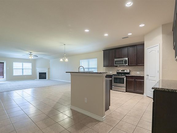3rd image of 1426 Castle Creek Dr