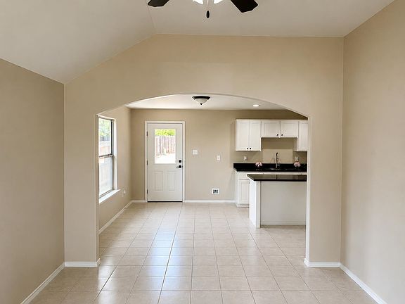 5th image of 4402 Peacock St