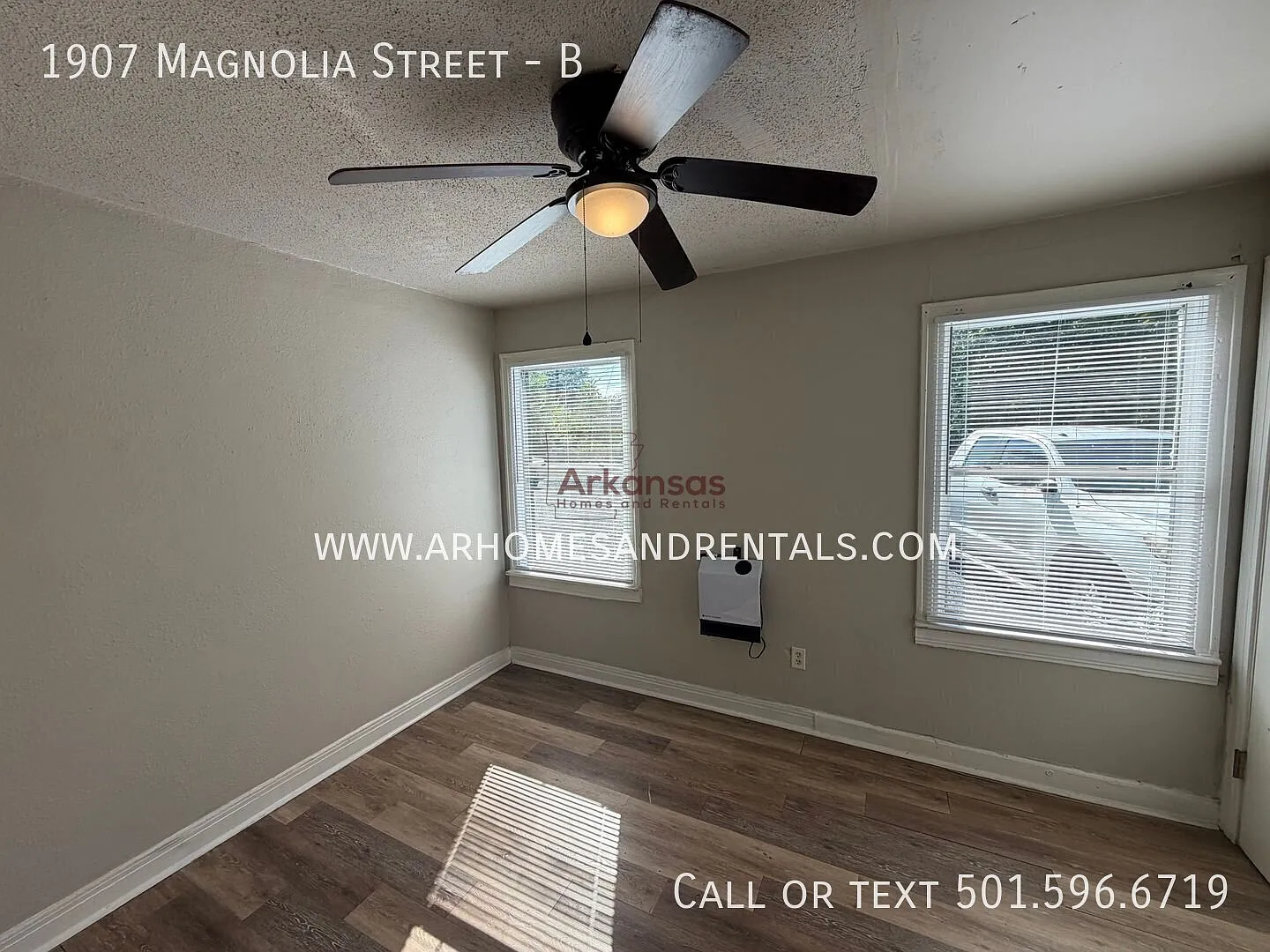 1/2 Off First Month's Rent ~ 1907 Magnolia Street Unit B ~ 1 Bedroom | 1 Bathroom — Photo 3