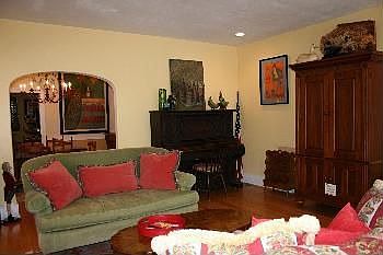 4th image of 214 Huron St