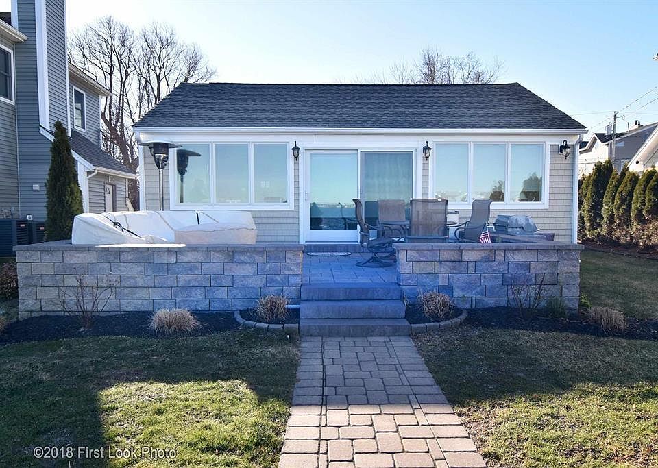 1st image of 61 Charlotte Dr