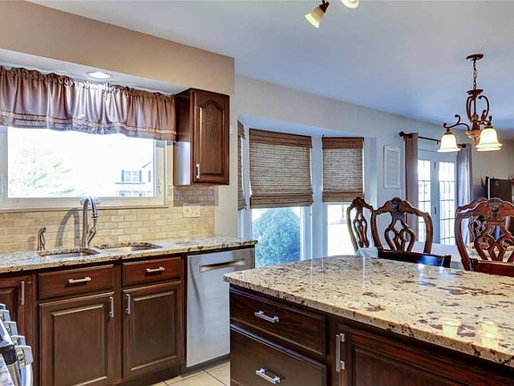 3rd image of 4363 Meadowgreen Estates Dr