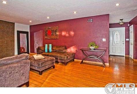 4th image of 8135 Moorcroft Ave