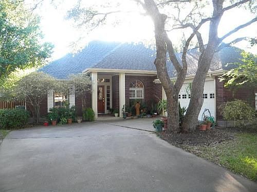 1st image of 2913 Martin Dr