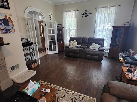 5th image of 529 Avenue E