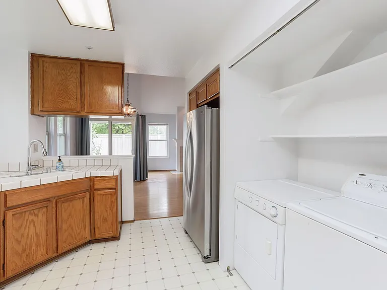 1055 Hull Ln — Photo 13
