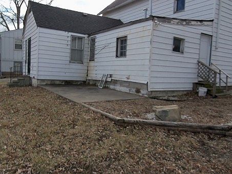 2nd image of 809 S Saint Louis St