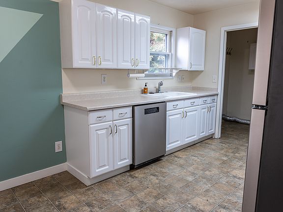 Eat-in Kitchen