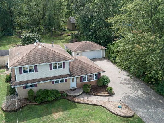 4th image of 8361 W Hill Ave