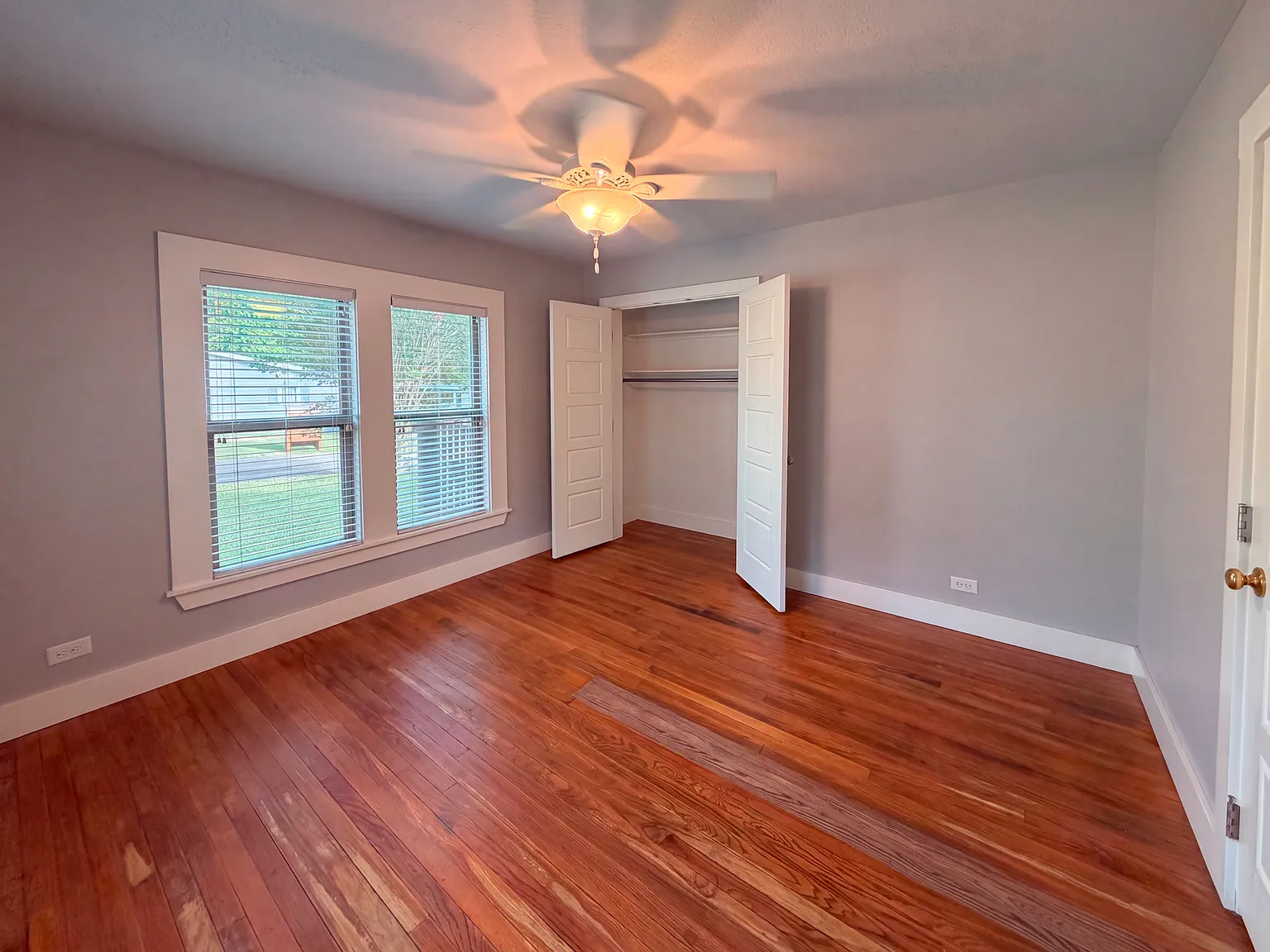 106 E Myrtle St — Photo 4