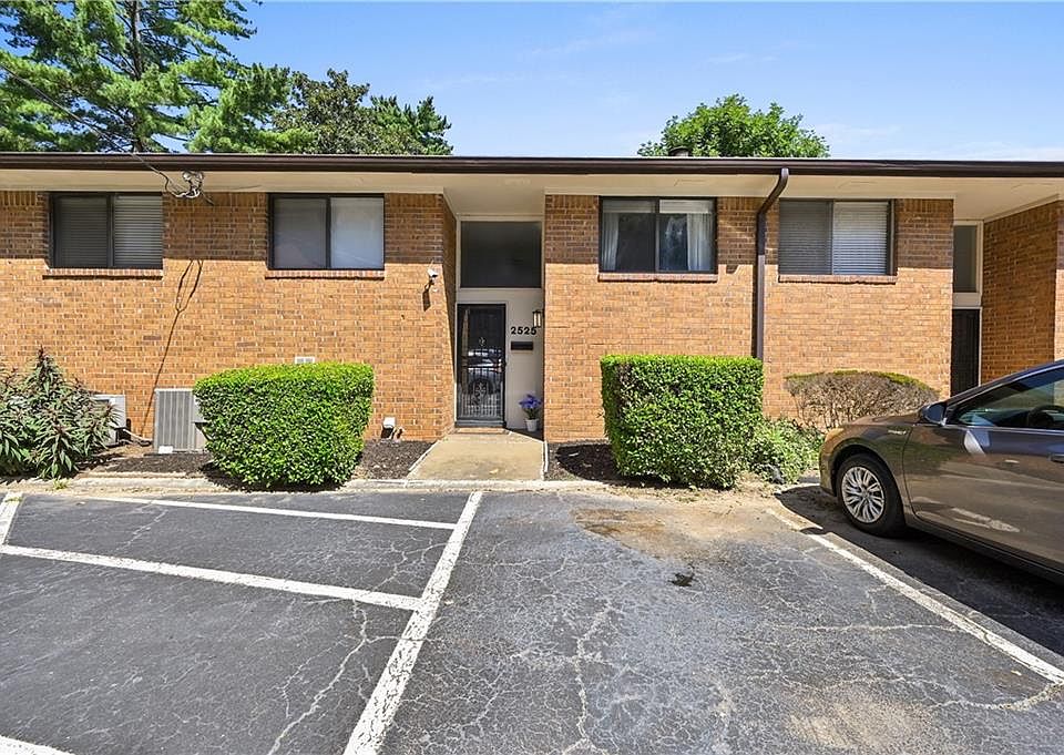 1st image of 2525 Bradford Sq NE