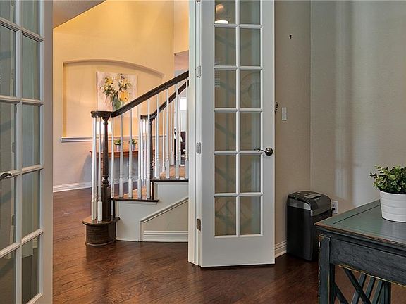 5th image of 517 Chitalpa St