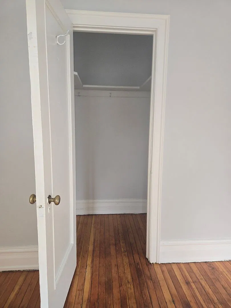 1 and 2 bedroom apartments — Photo 4
