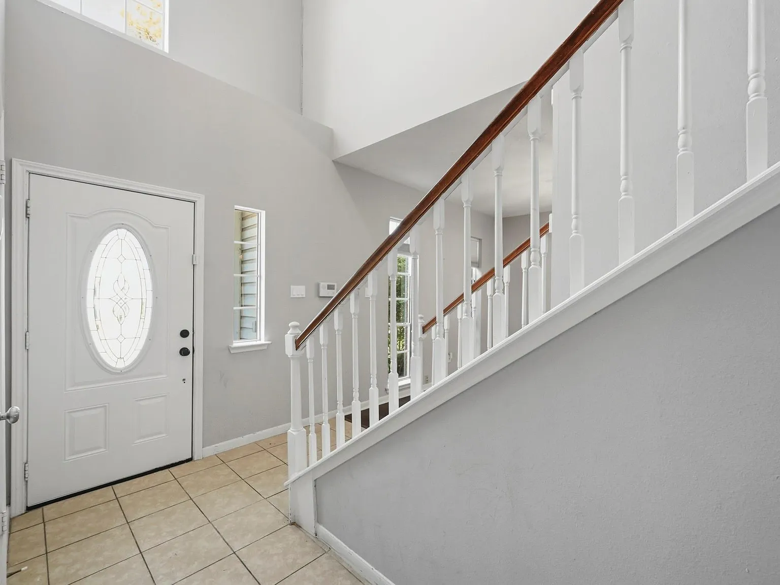 3 bed, 2.5 bath, 1948 sqft, $2,300 — Photo 2