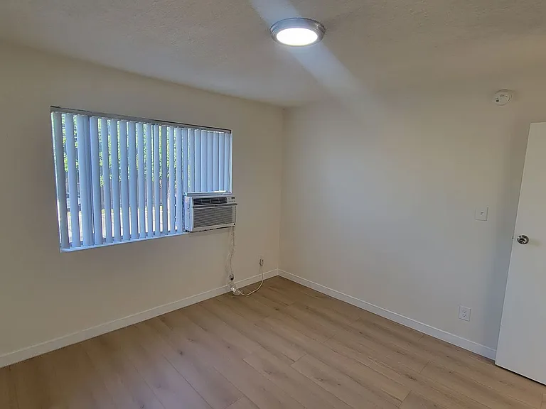 6336 Tujunga Ave — Photo 18