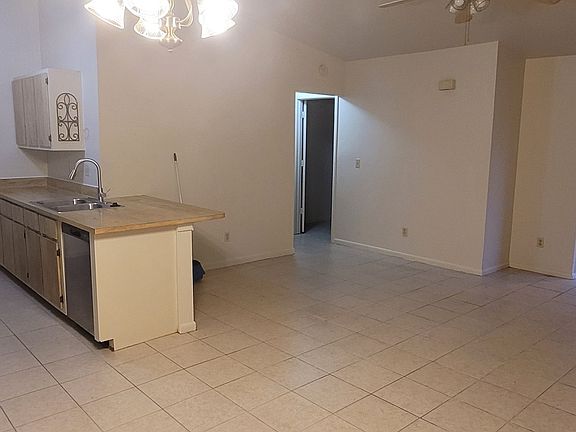 3rd image of 812 SW 47th Ter Unit 1-208