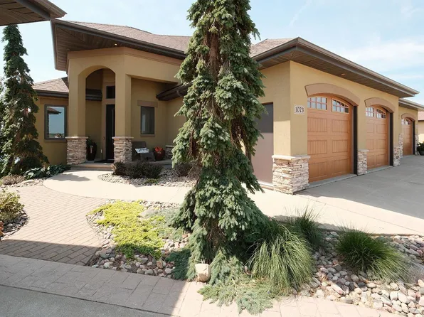 1073 Teres View Dr, Sioux Center, IA 51250