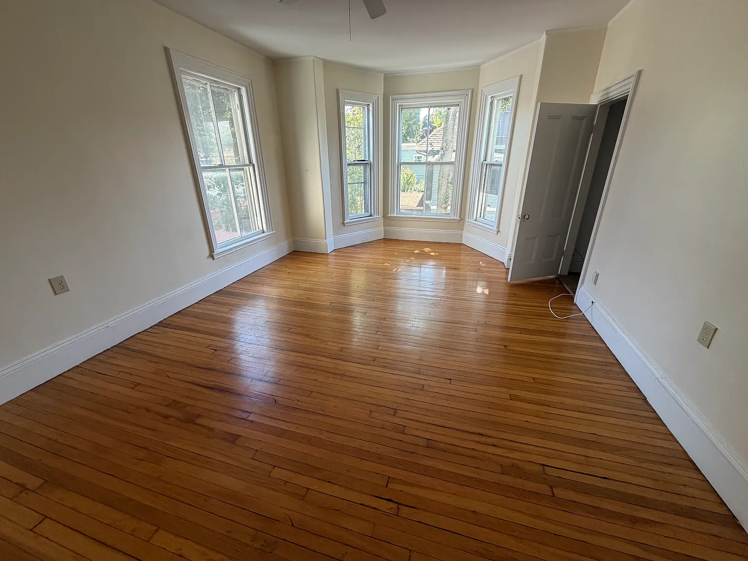 4 bed, $3,000 — Photo 3