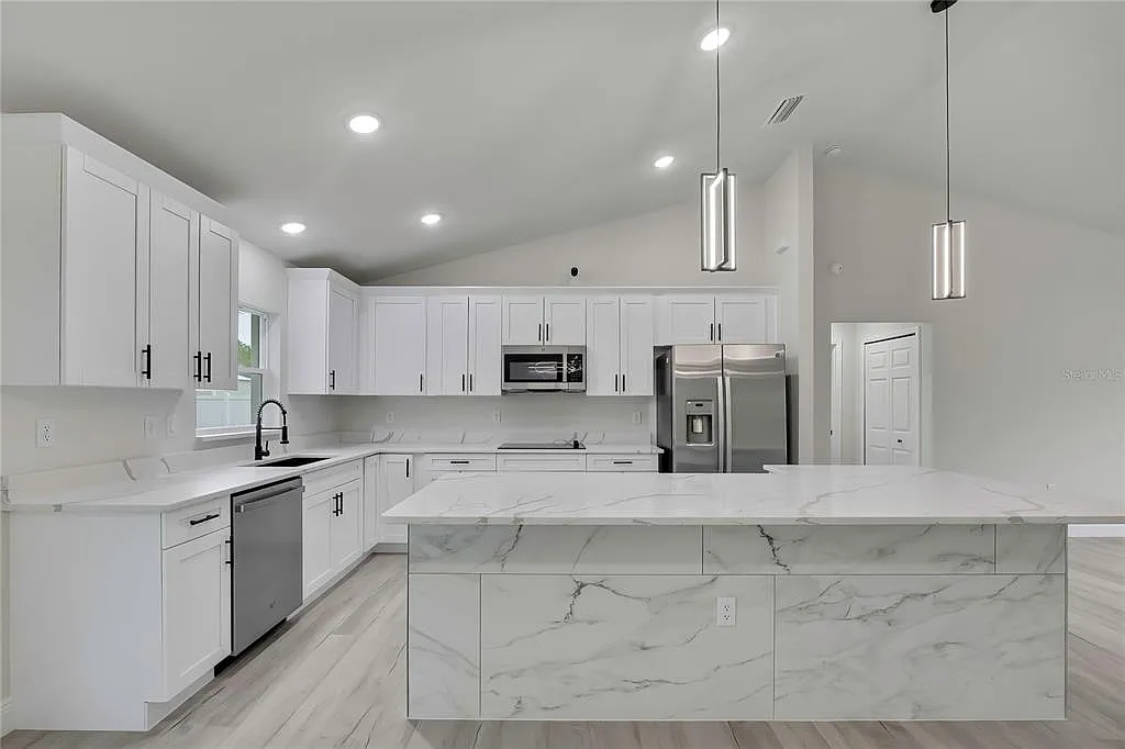 3 bed, 2.0 bath, 1493 sqft, $1,800 — Photo 4