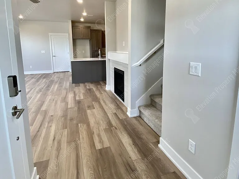 3035 NE Red Jasper Pl — Photo 2