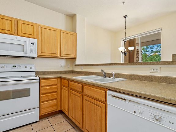 5th image of 2850 Kansas Dr #B