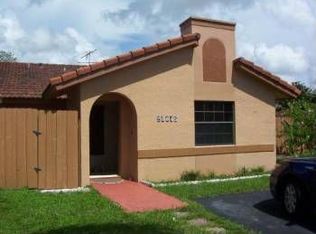 20045 E Oakmont Cir, Hialeah, FL 33015