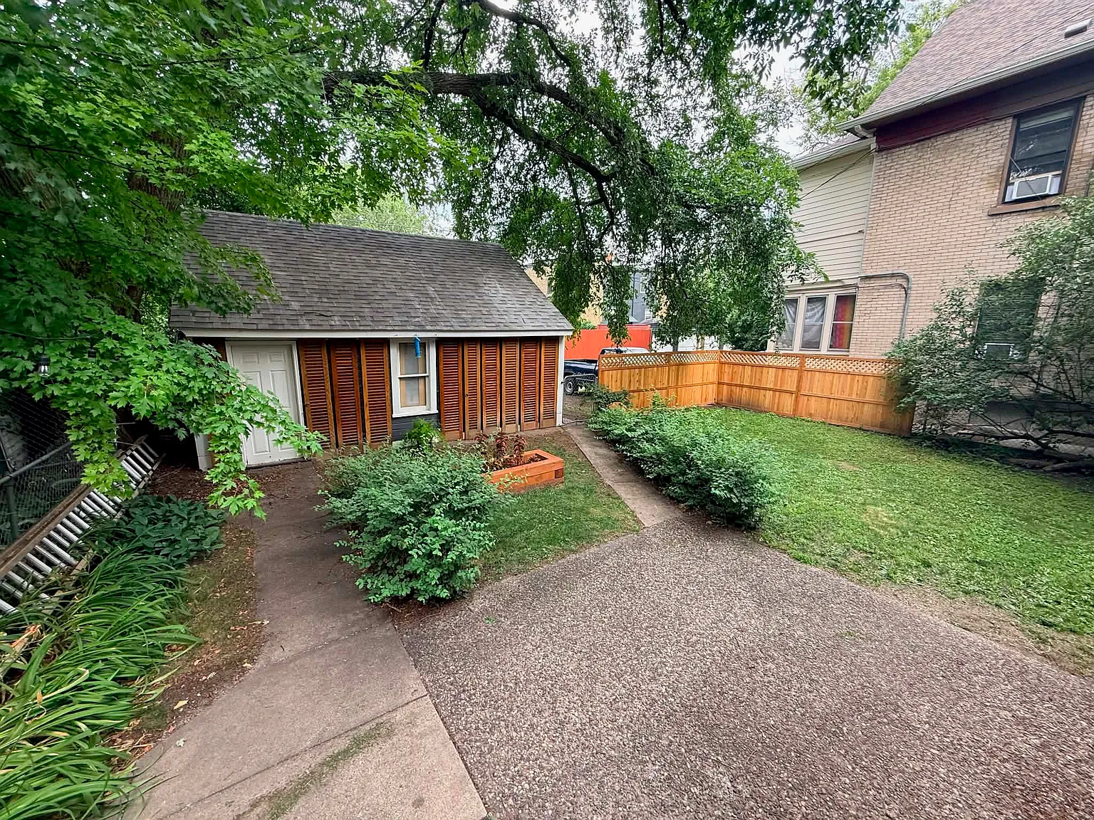 5 bed, 2141 sqft, $4,450 — Photo 2