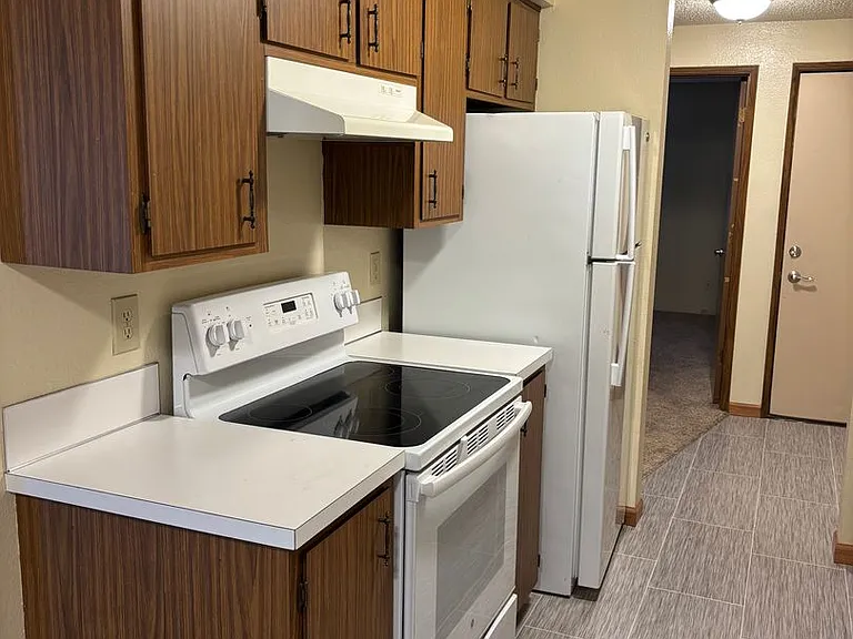 1 Bedroom 1 Bathroom at Hollywood Park Apartments — Photo 10