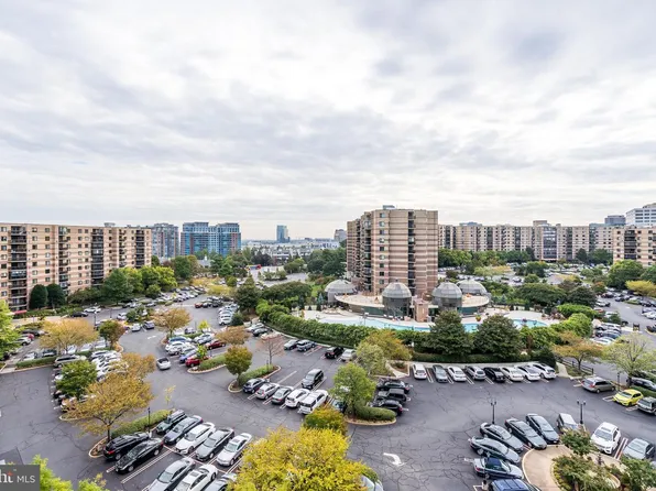 8360 Greensboro Dr APT 306, Mc Lean, VA 22102