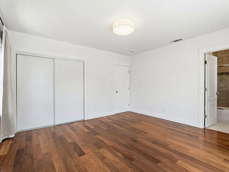 954 Cedar St — Photo 18