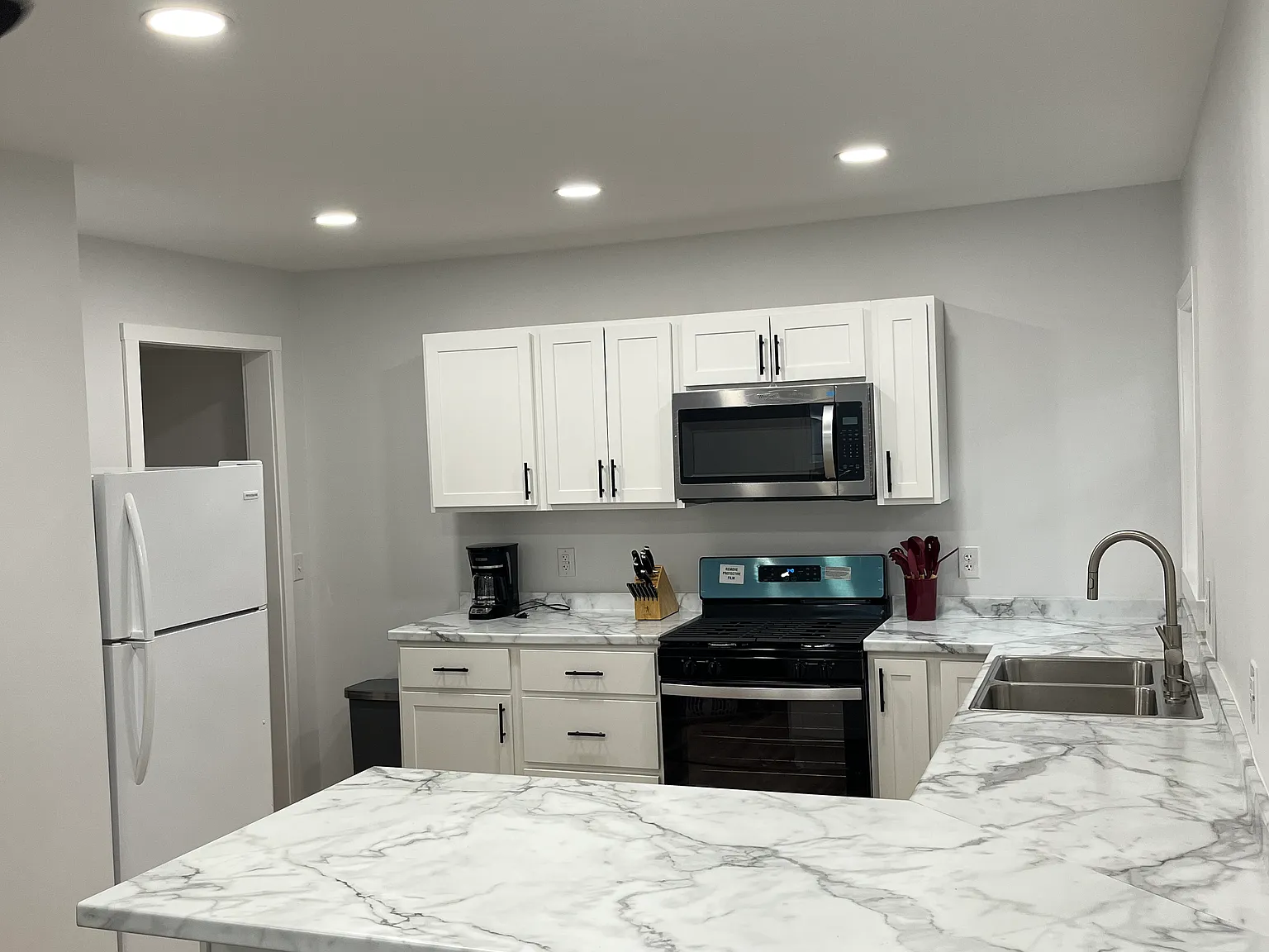 3 bed, 1.5 bath, $2,400 — Photo 1