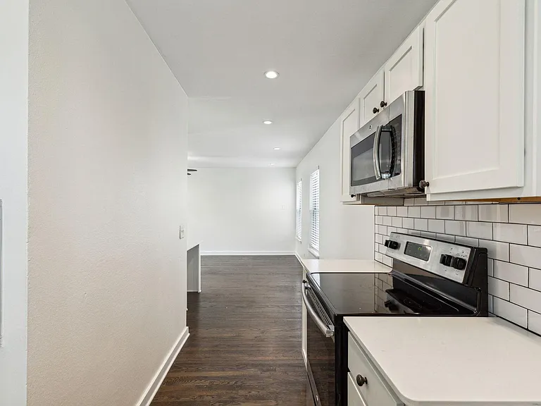Devonshire Apartments — Photo 14