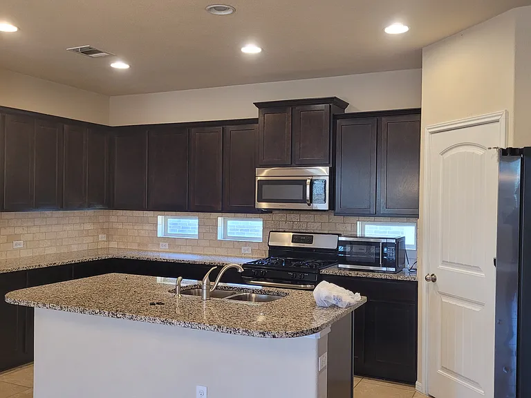 2449 Lyla Ln — Photo 11