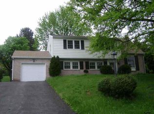 1496 Bonbar Rd, York, PA 17403