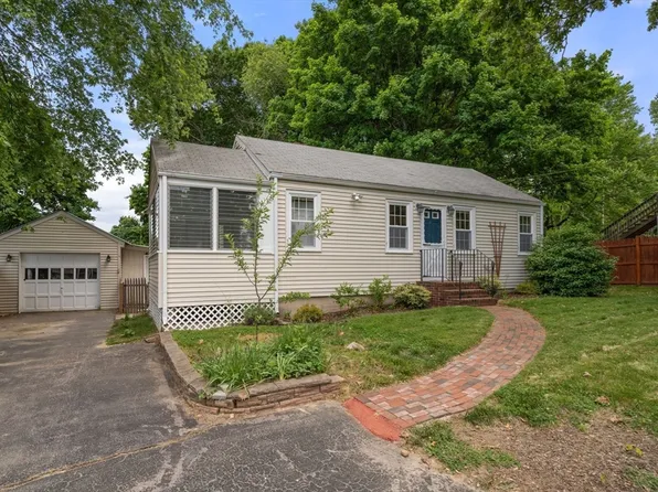 24 Everett St, Plainville, MA 02762