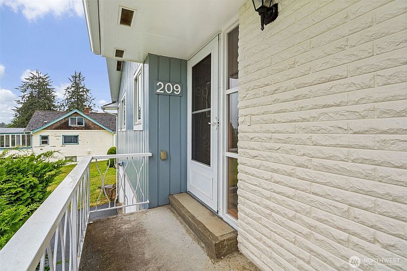4th image of 209 Harrison Street