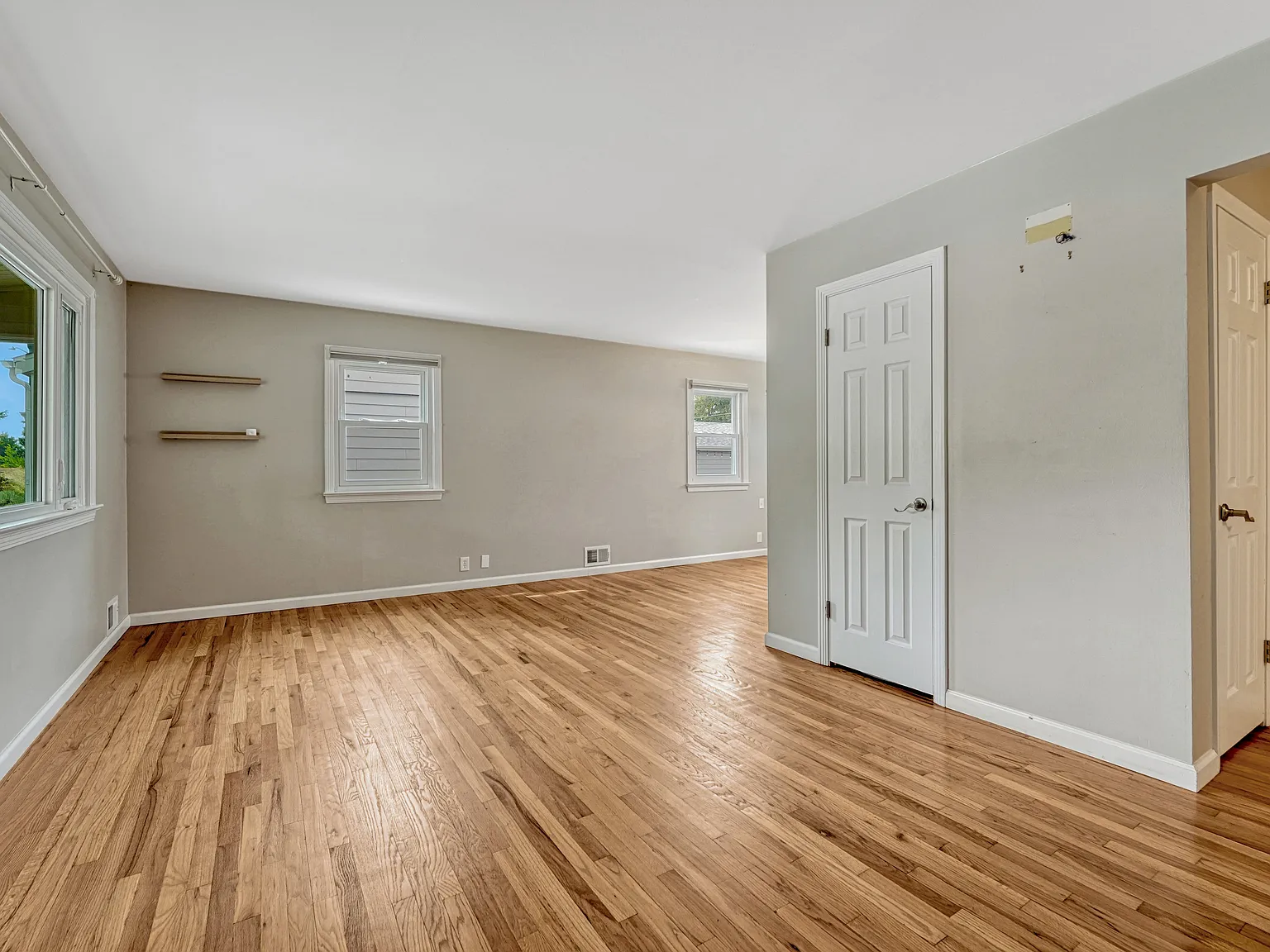 4 bed, 2489 sqft, $3,250 — Photo 3