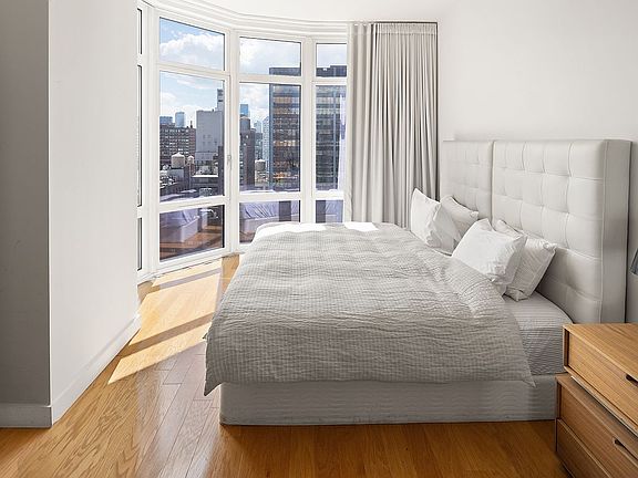 5th image of 555 W 59th St APT 21F